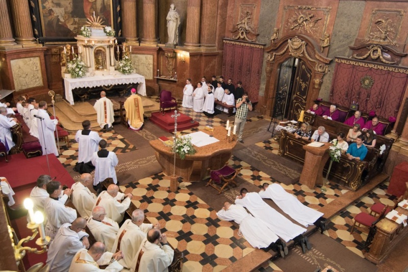 Papot és diakónust szentel a megyés püspök szombaton a Bazilikában
